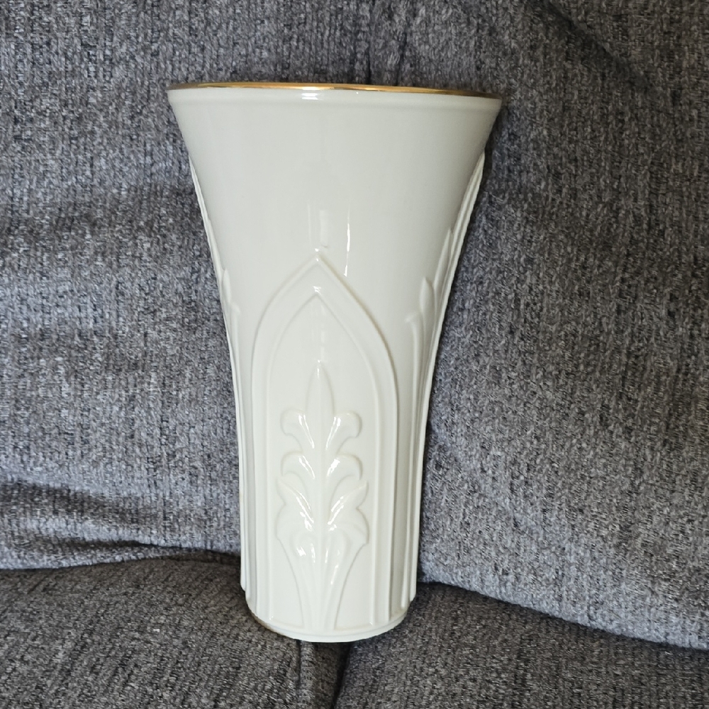 Lennox Cream Vase with Gold Rim